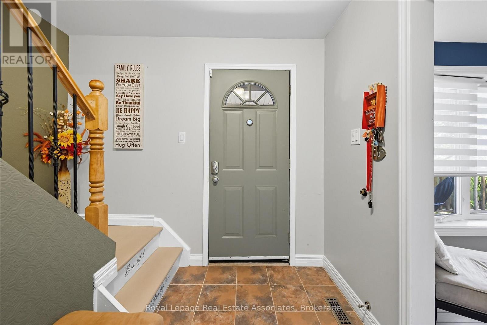 Entry - 107 Billington Crescent, Hamilton, ON - Indoor Photo Showing Other Room