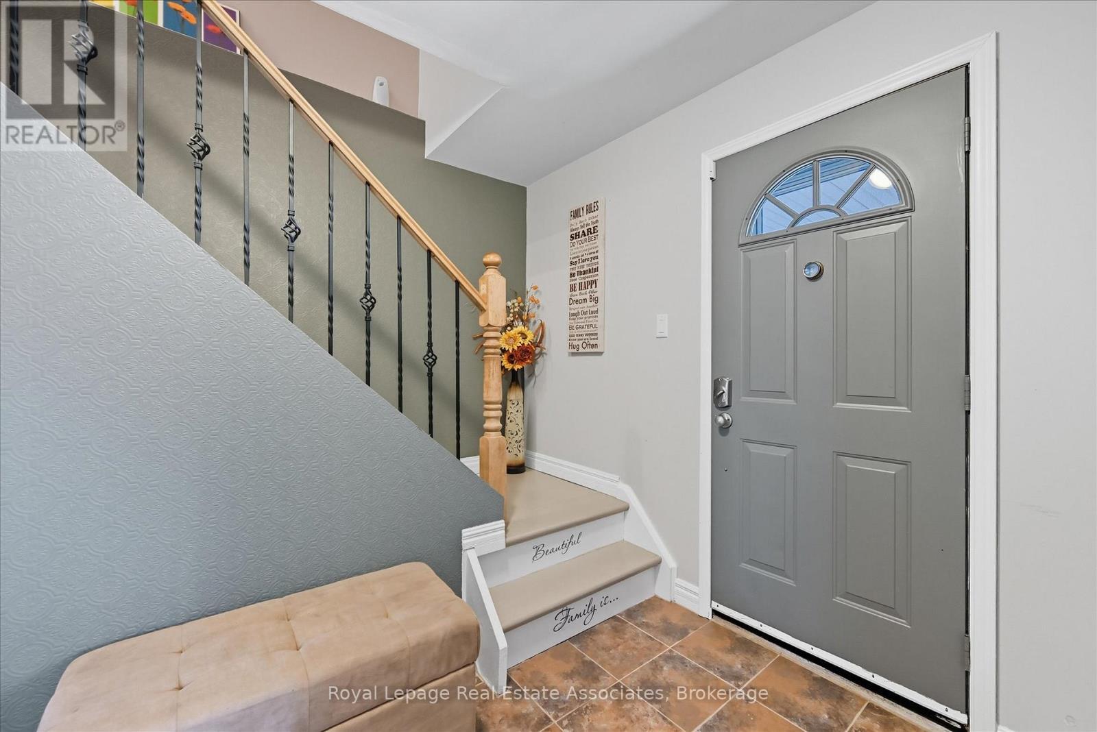 Entry - 107 Billington Crescent, Hamilton, ON - Indoor Photo Showing Other Room