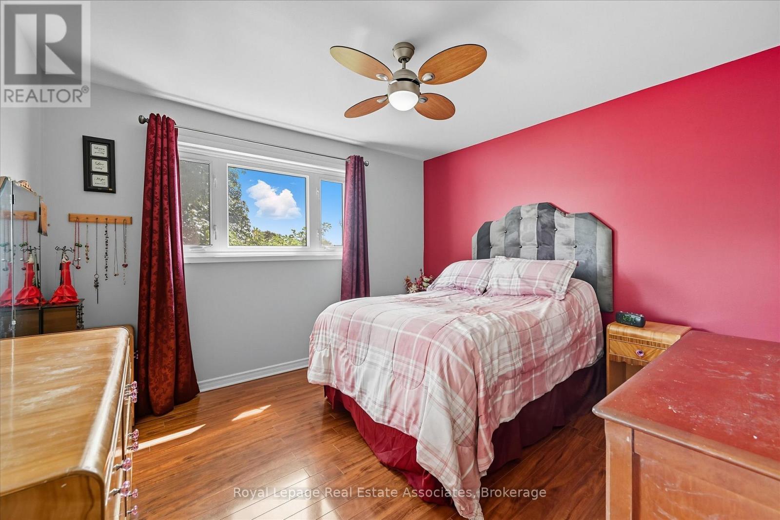 Primary Bedroom - 107 Billington Crescent, Hamilton, ON - Indoor Photo Showing Bedroom
