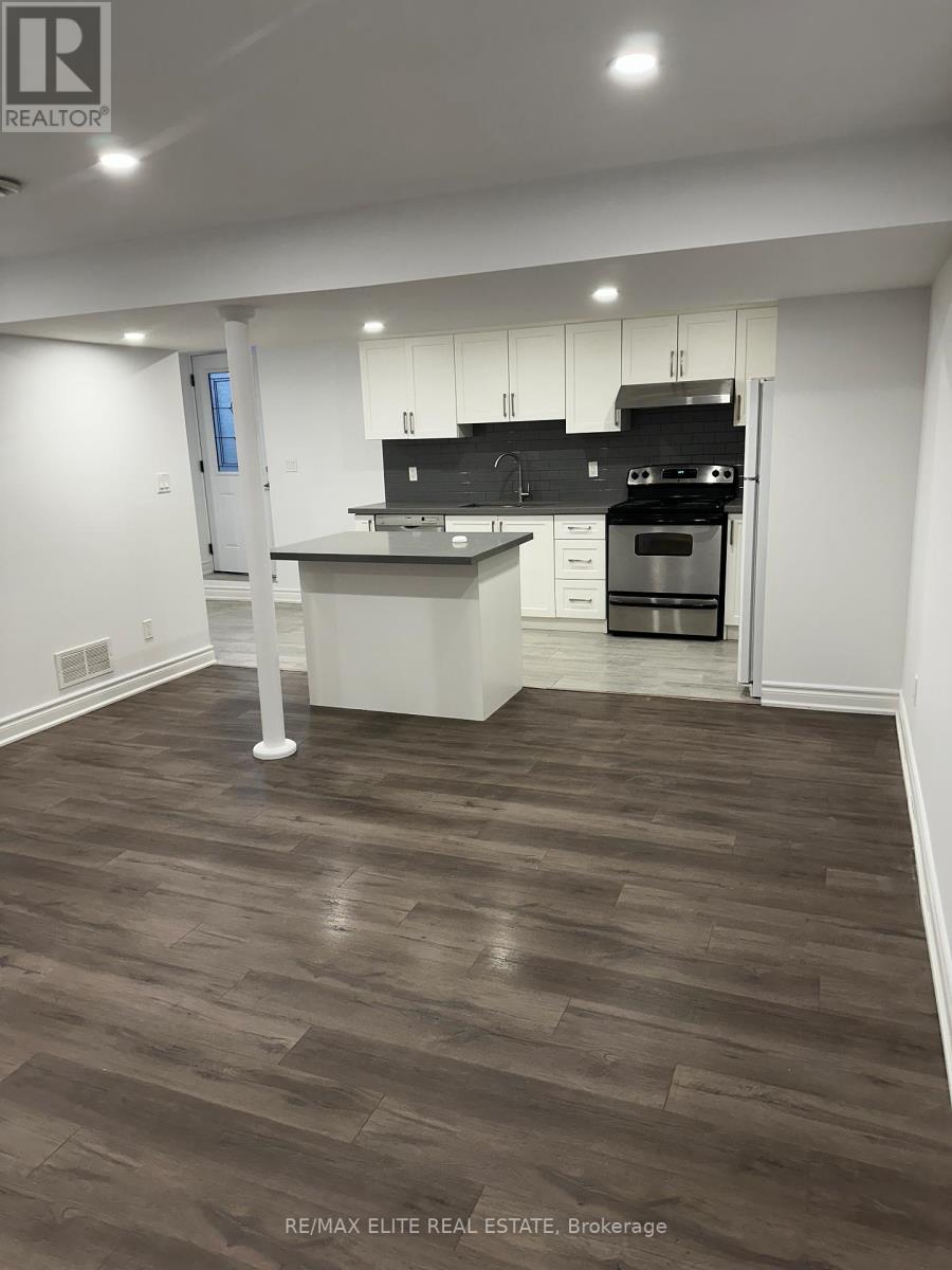 77 Foreht Crescent, Aurora, ON - Indoor Photo Showing Kitchen