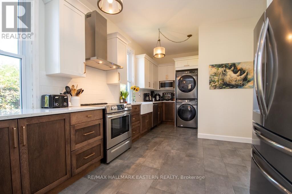 3477 Wallace Point Road, Otonabee-South Monaghan, ON - Indoor Photo Showing Kitchen With Stainless Steel Kitchen With Upgraded Kitchen