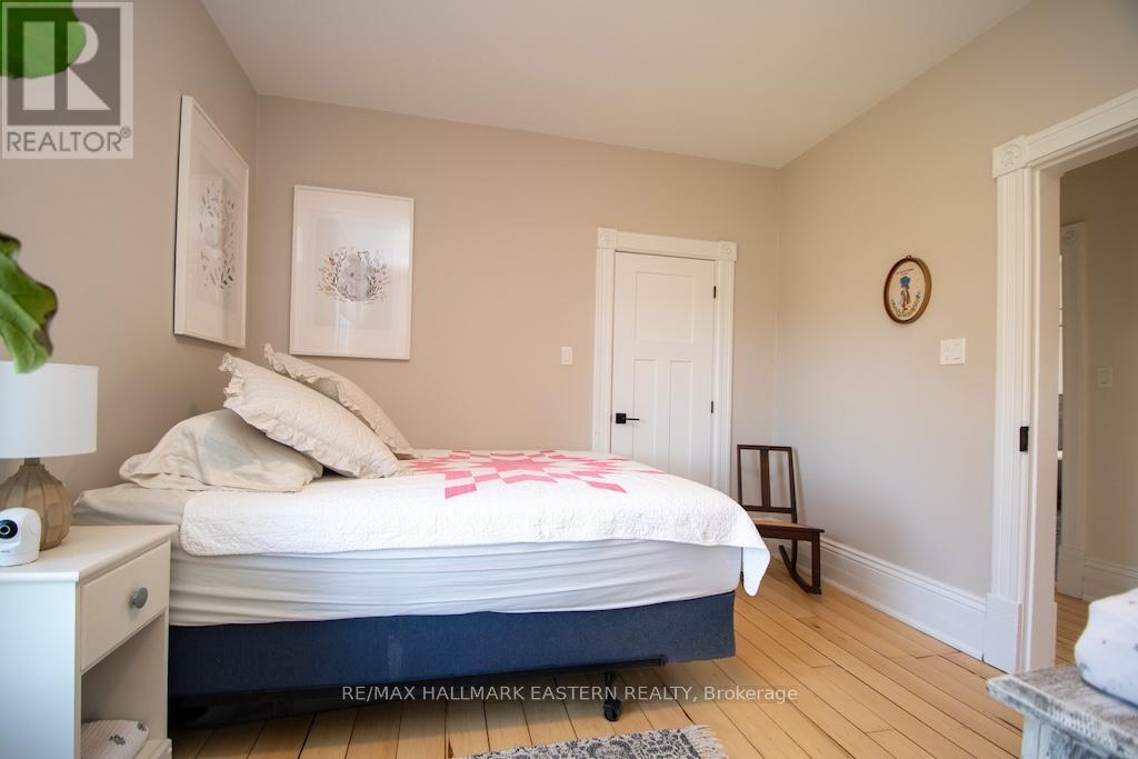 3477 Wallace Point Road, Otonabee-South Monaghan, ON - Indoor Photo Showing Bedroom