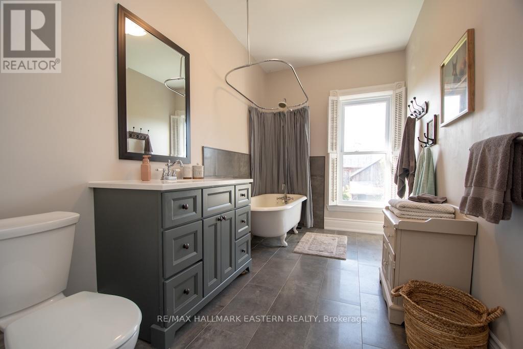 3477 Wallace Point Road, Otonabee-South Monaghan, ON - Indoor Photo Showing Bathroom