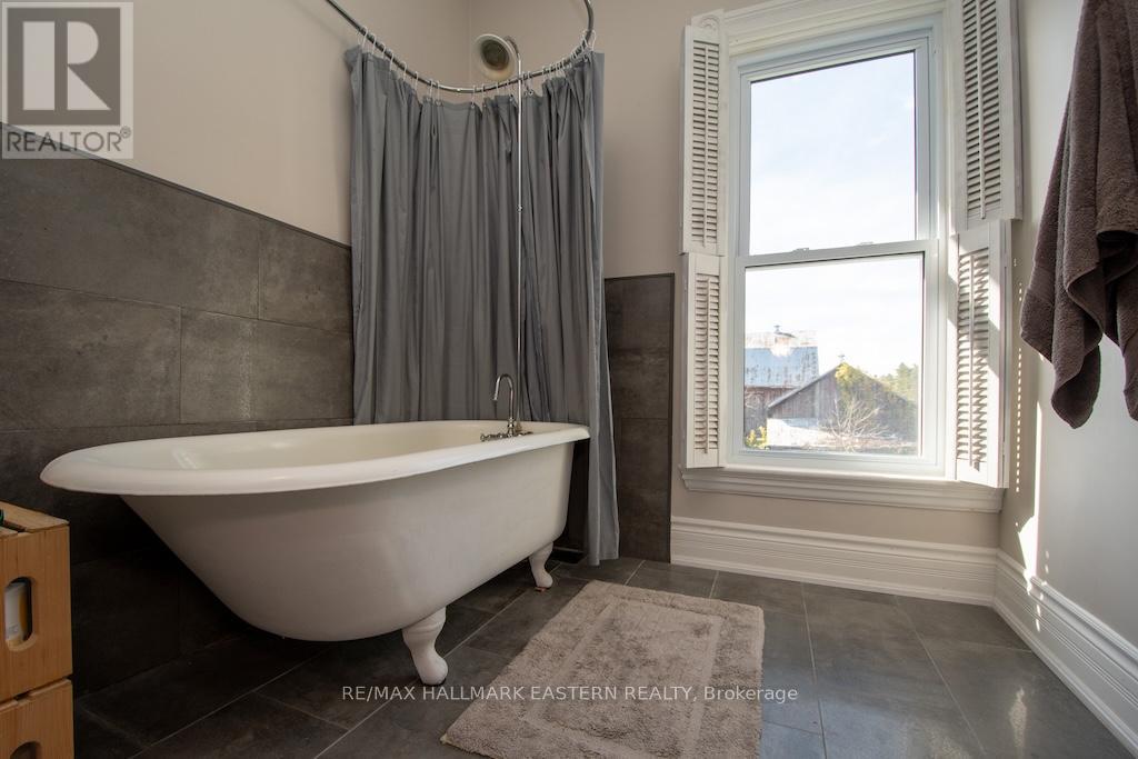 3477 Wallace Point Road, Otonabee-South Monaghan, ON - Indoor Photo Showing Bathroom