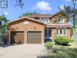 54 HEWLETT CRESCENT Markham, ON L3P 7J7
