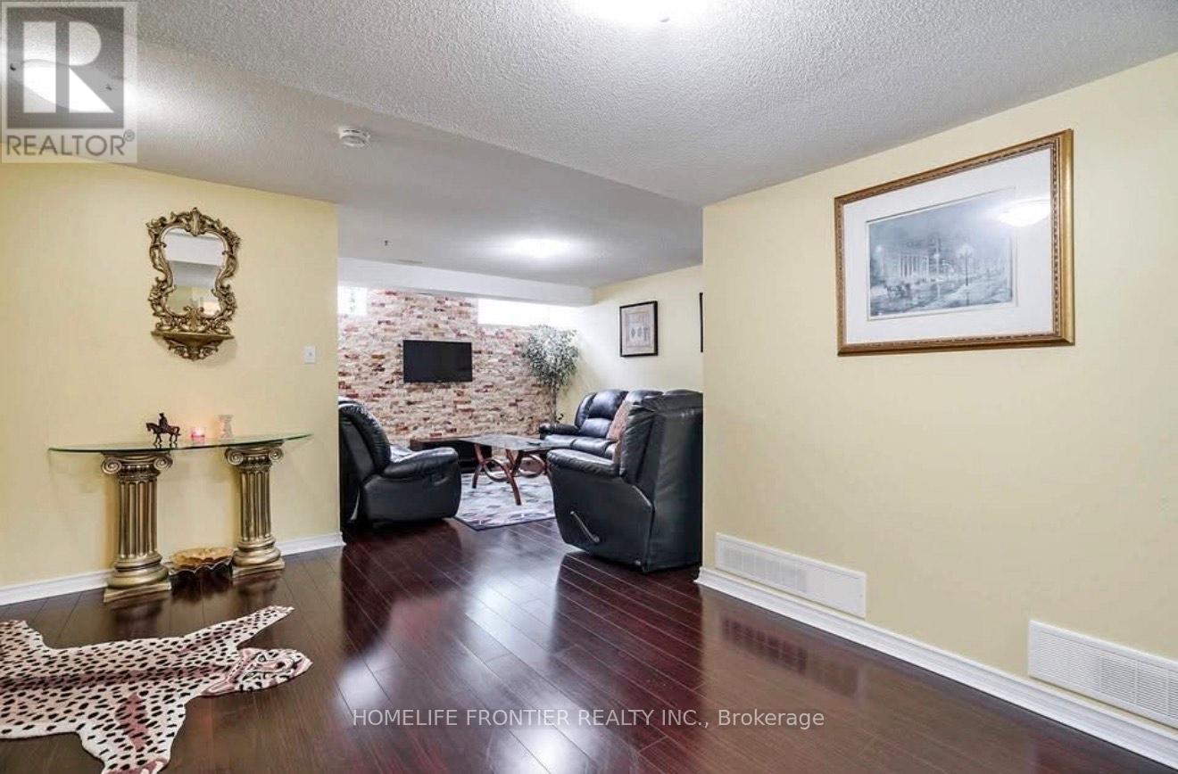 3861 Brinwood Gate, Mississauga, ON - Indoor