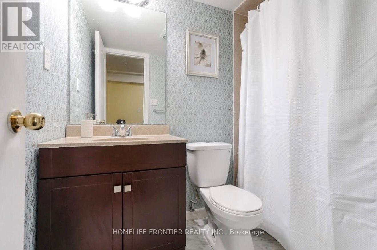 3861 Brinwood Gate, Mississauga, ON - Indoor Photo Showing Bathroom
