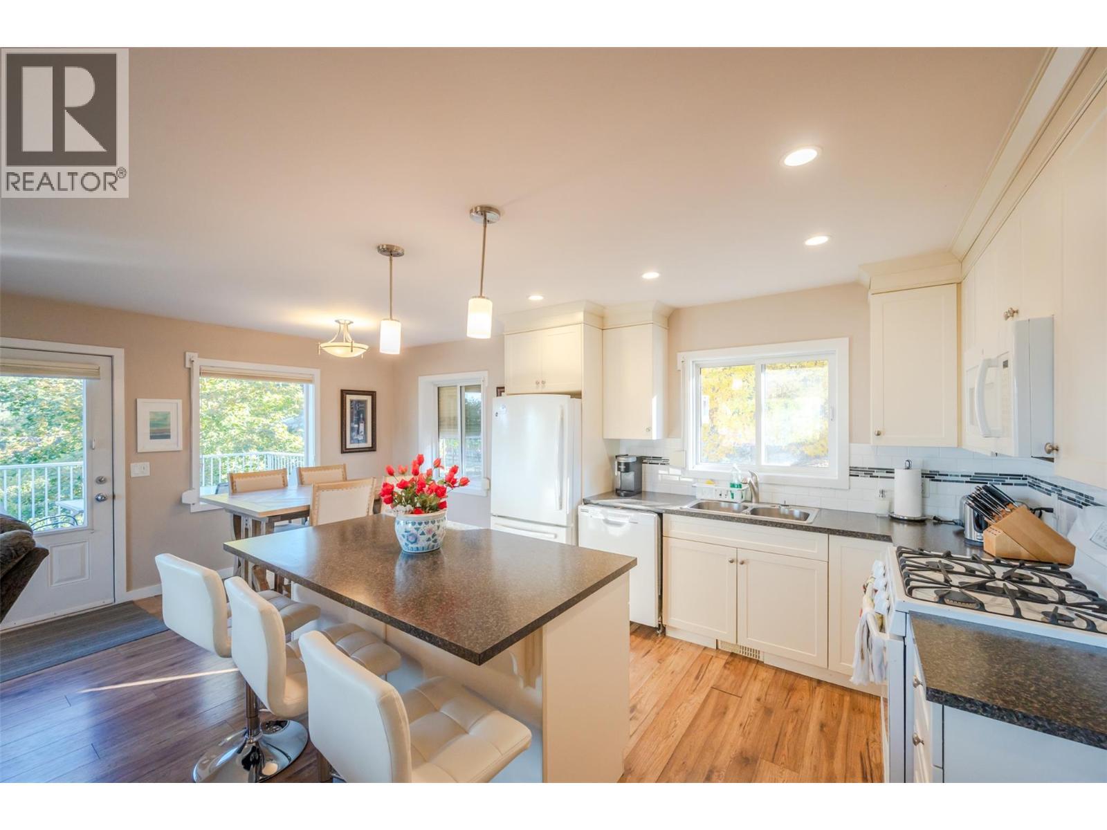 2864 Arawana Road, Naramata, BC - Indoor