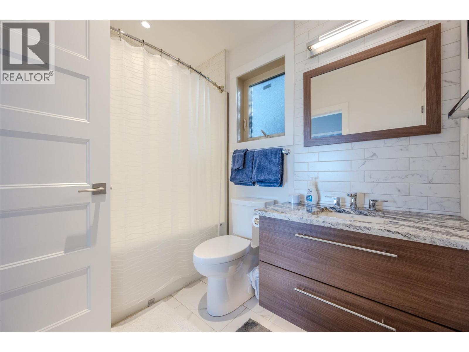 2864 Arawana Road, Naramata, BC - Indoor Photo Showing Bathroom