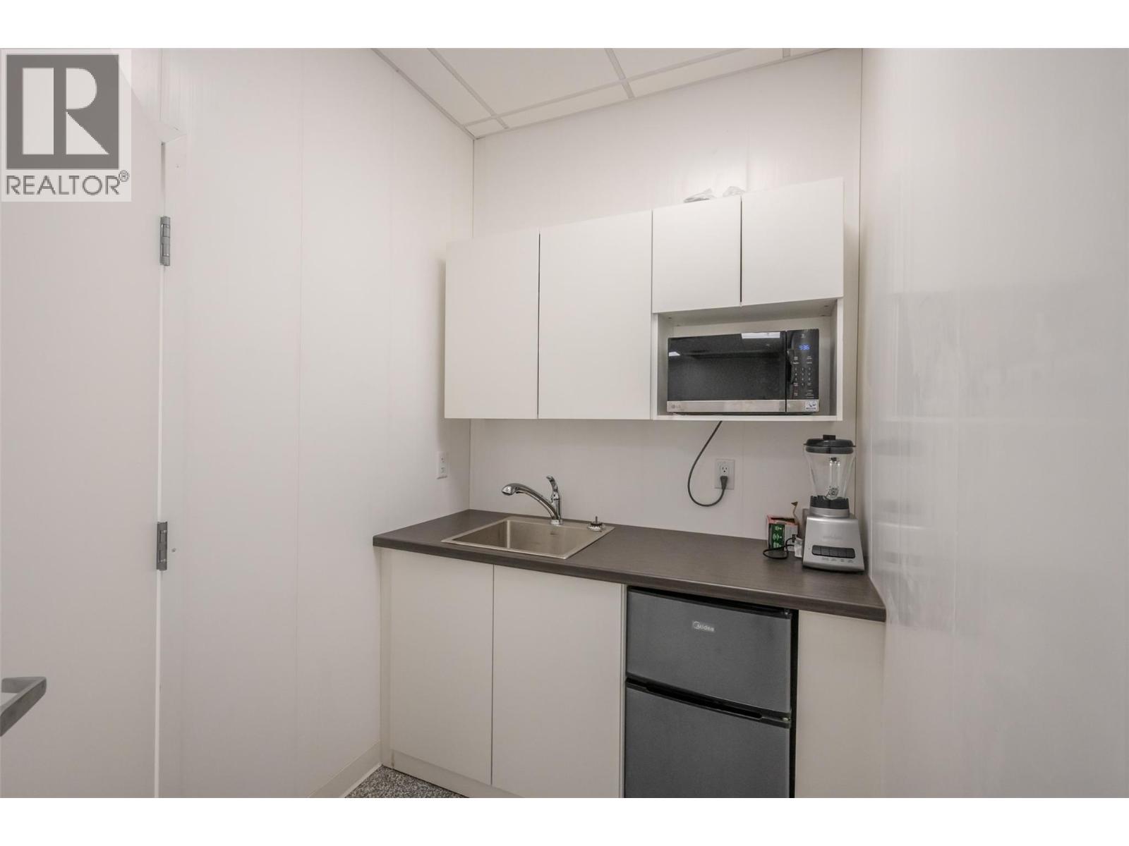 2864 Arawana Road, Naramata, BC - Indoor Photo Showing Kitchen With Double Sink