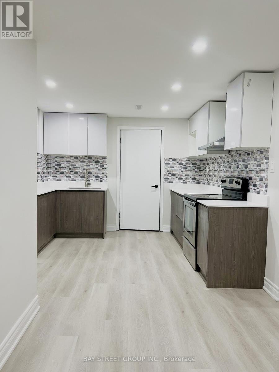 Bsmt - 144 Raymerville Drive, Markham, ON - Indoor Photo Showing Kitchen With Upgraded Kitchen