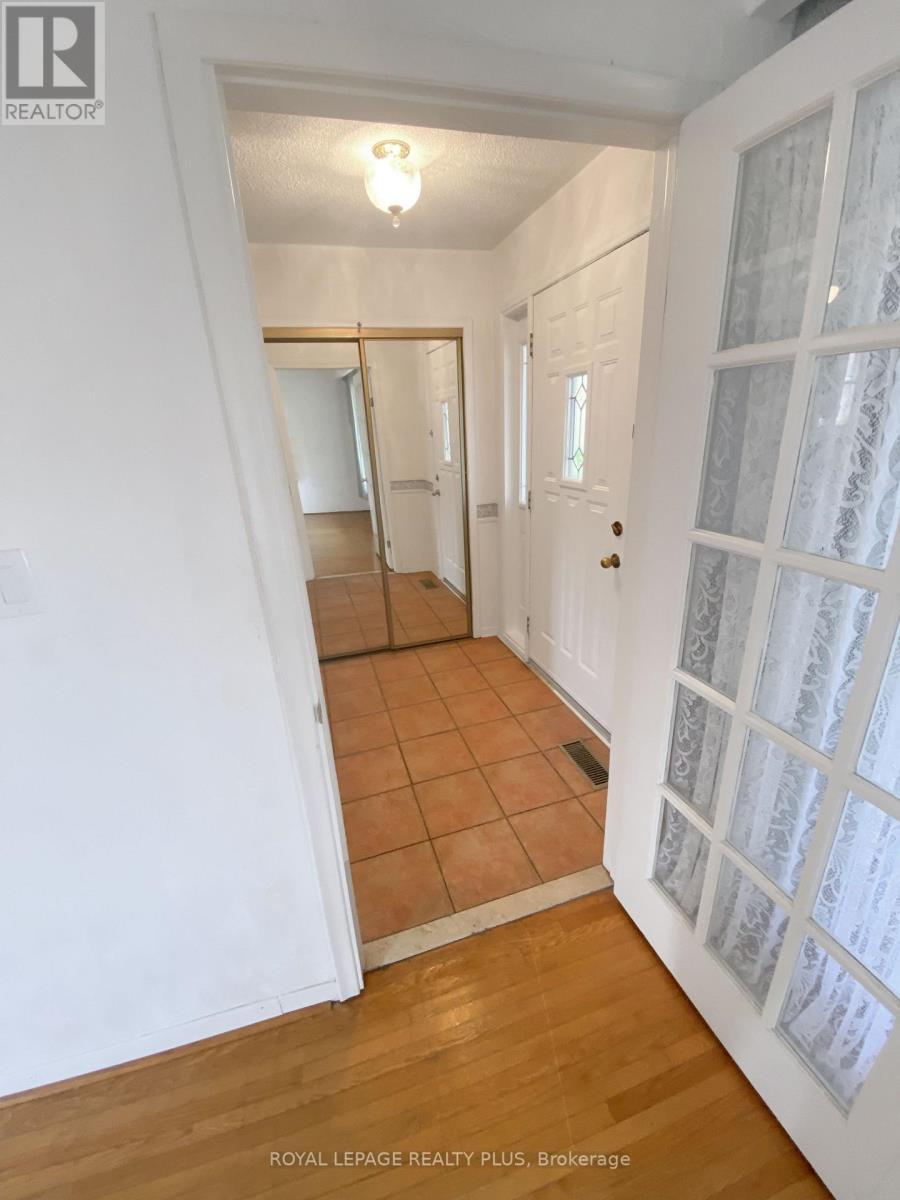 1604 Clarkson Road N, Mississauga, ON - Indoor Photo Showing Other Room