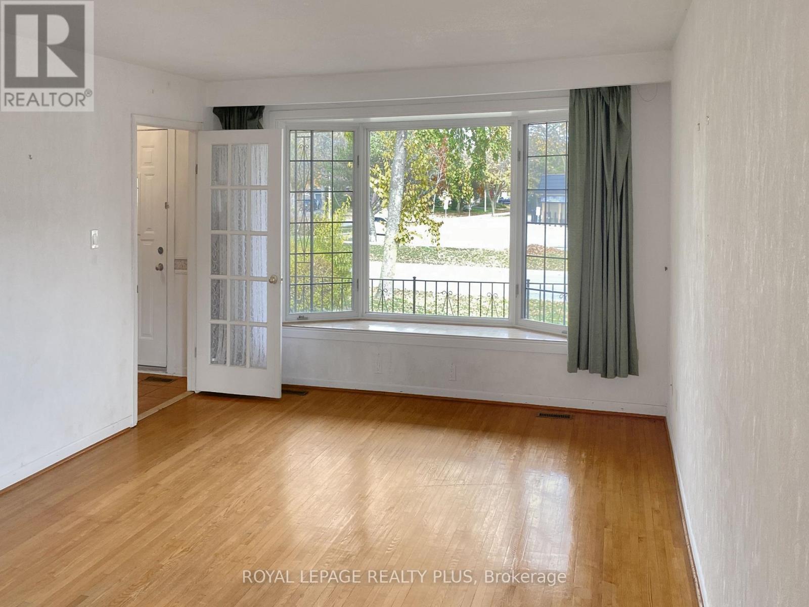 1604 Clarkson Road N, Mississauga, ON - Indoor Photo Showing Other Room