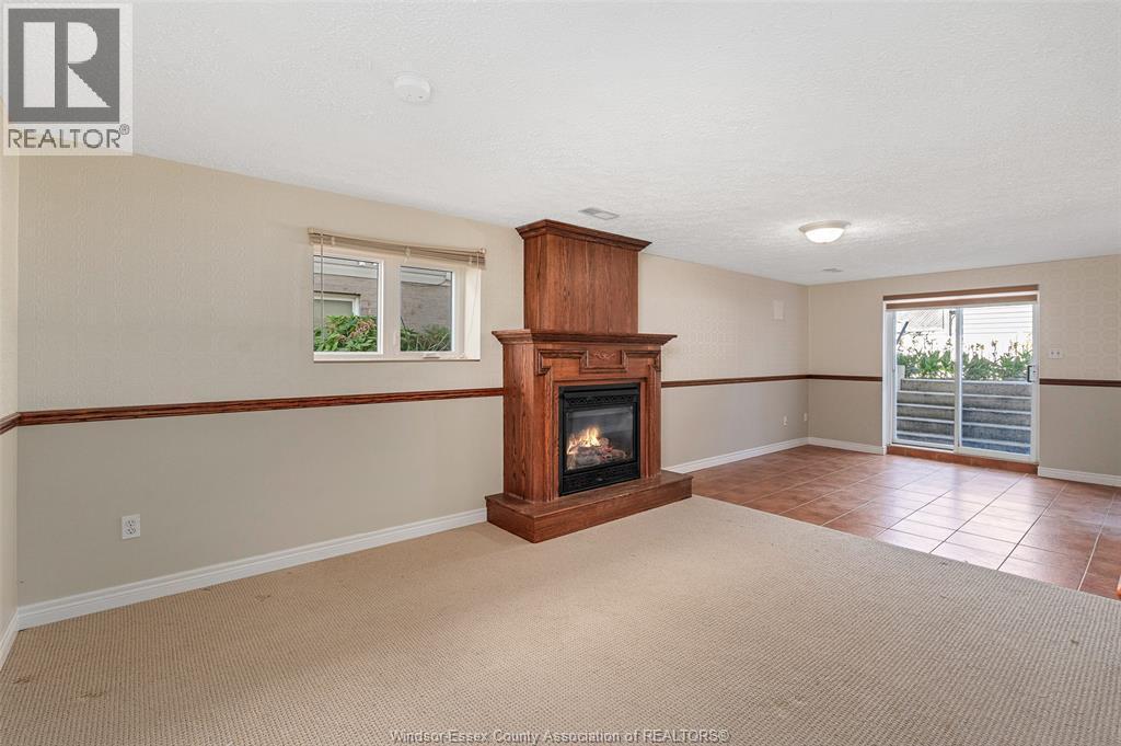 852 Michael Drive, Tecumseh, ON - Indoor With Fireplace