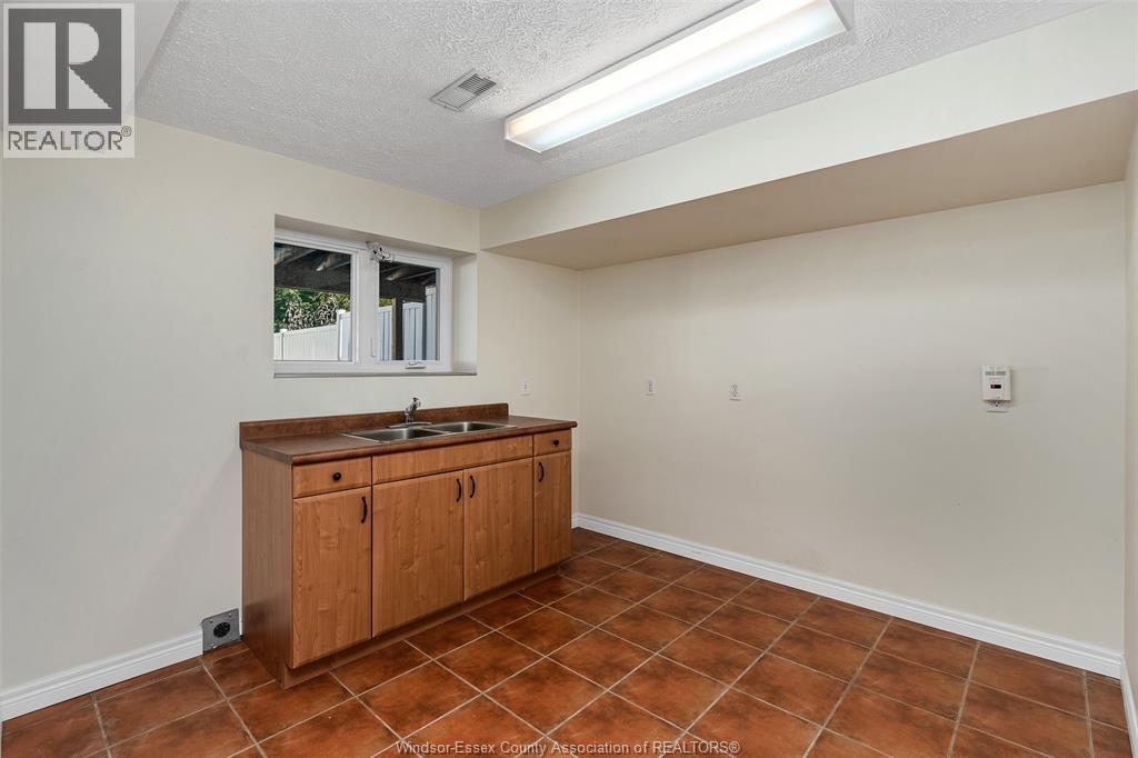 852 Michael Drive, Tecumseh, ON - Indoor Photo Showing Other Room