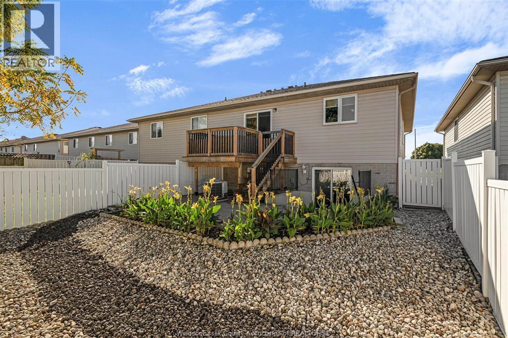 852 Michael Drive, Tecumseh, ON - Outdoor