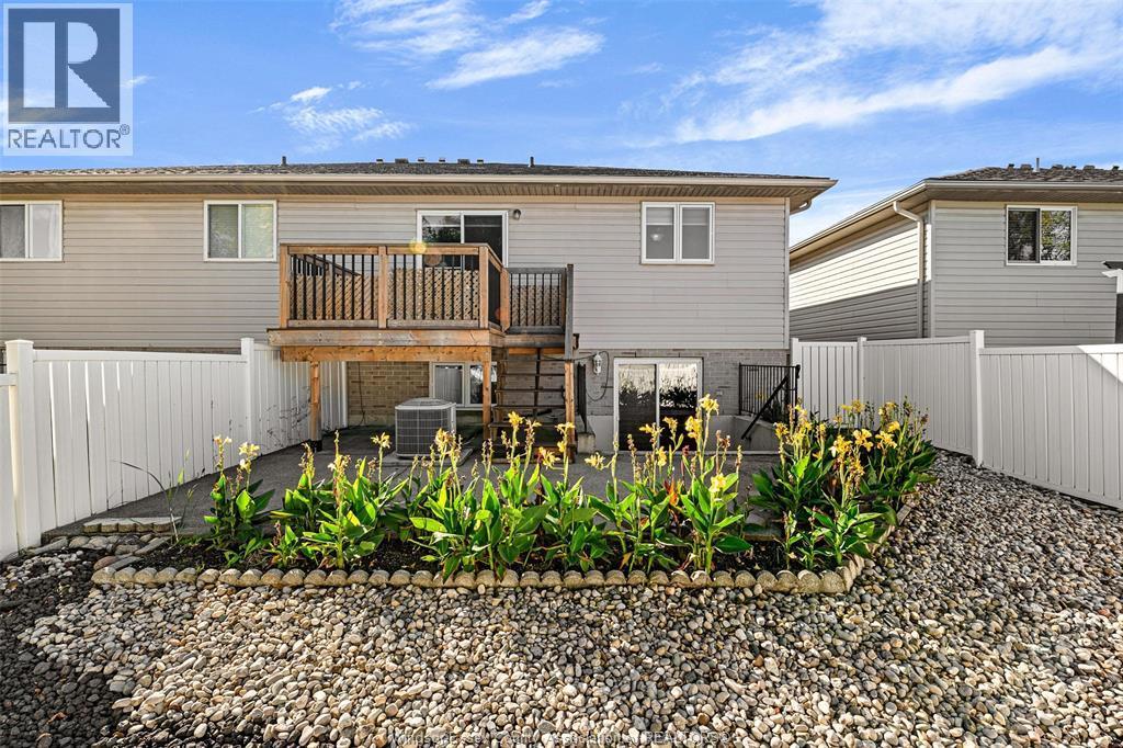 852 Michael Drive, Tecumseh, ON - Outdoor With Deck Patio Veranda