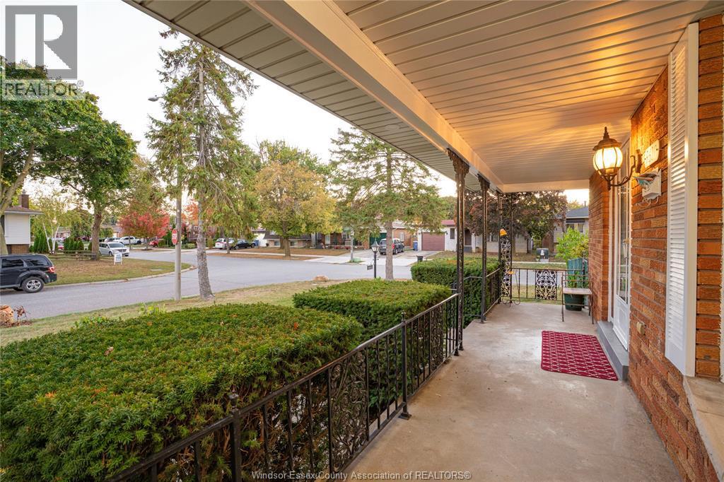 9610 Asgard Road, Windsor, ON - Outdoor