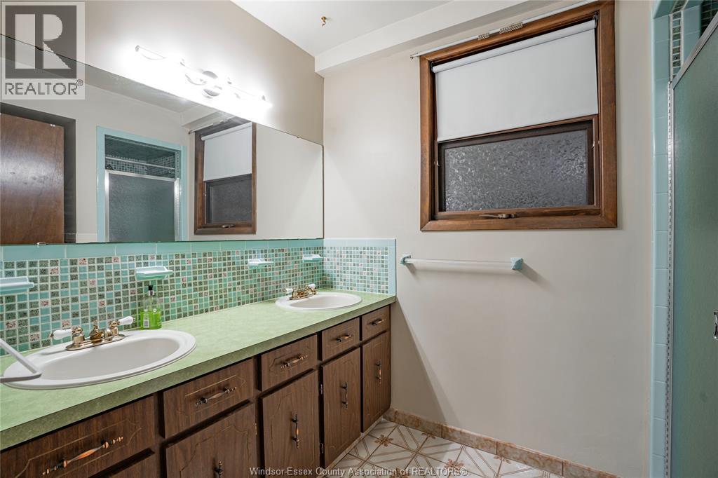 9610 Asgard Road, Windsor, ON - Indoor Photo Showing Bathroom