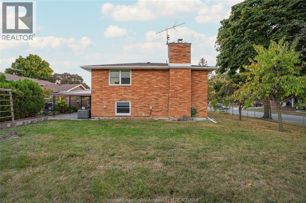 9610 Asgard Road, Windsor, ON - Outdoor