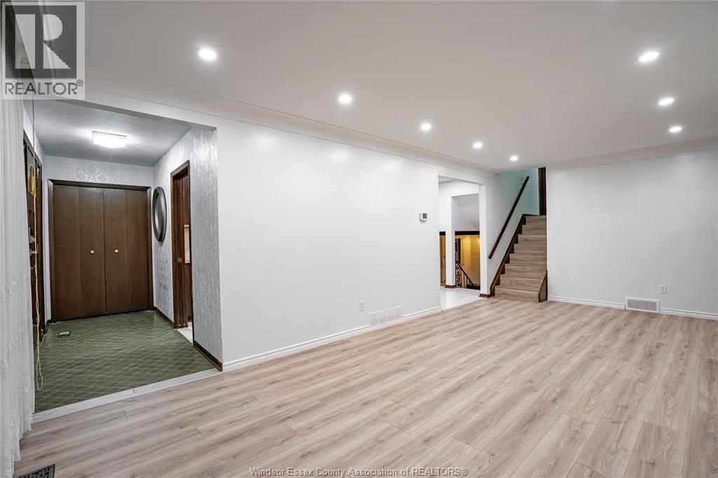 9610 Asgard Road, Windsor, ON - Indoor