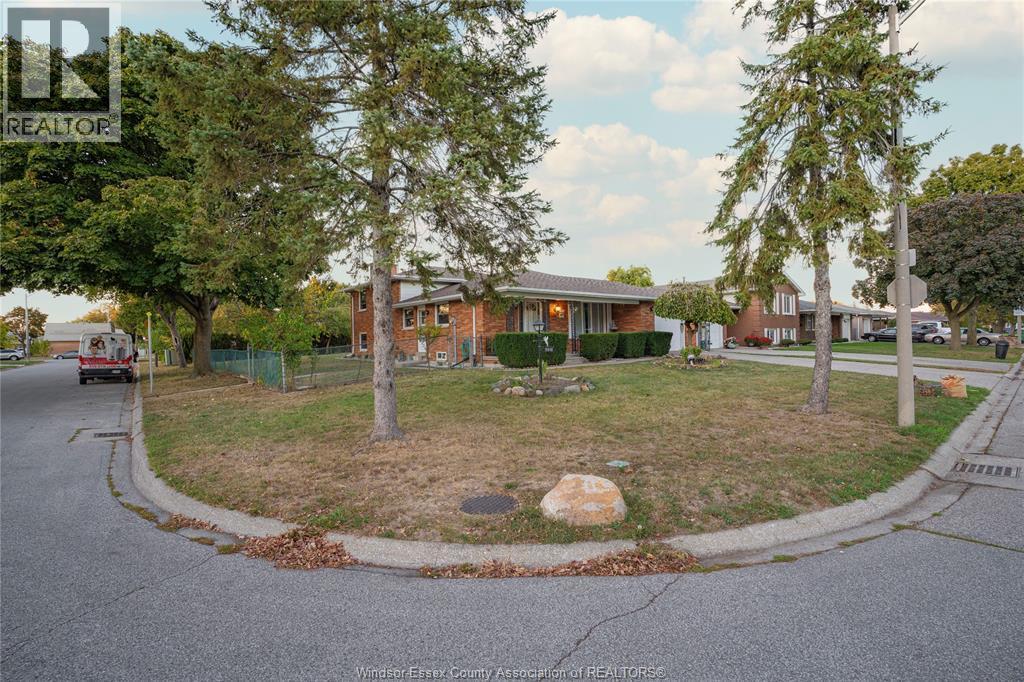 9610 Asgard Road, Windsor, ON - Outdoor