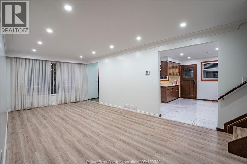 9610 Asgard Road, Windsor, ON - Indoor