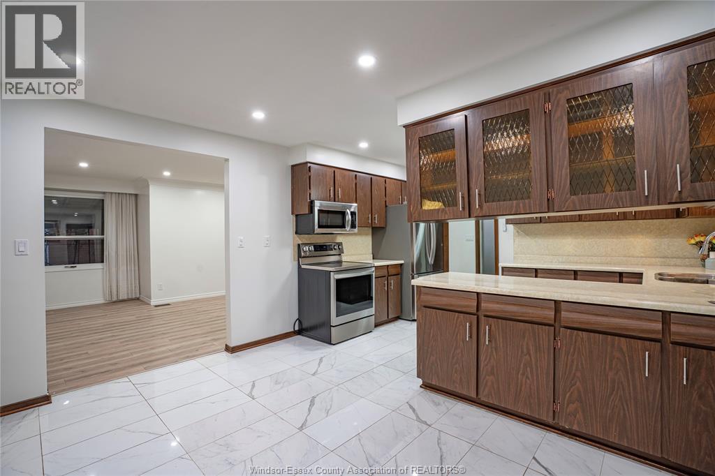 9610 Asgard Road, Windsor, ON - Indoor Photo Showing Kitchen