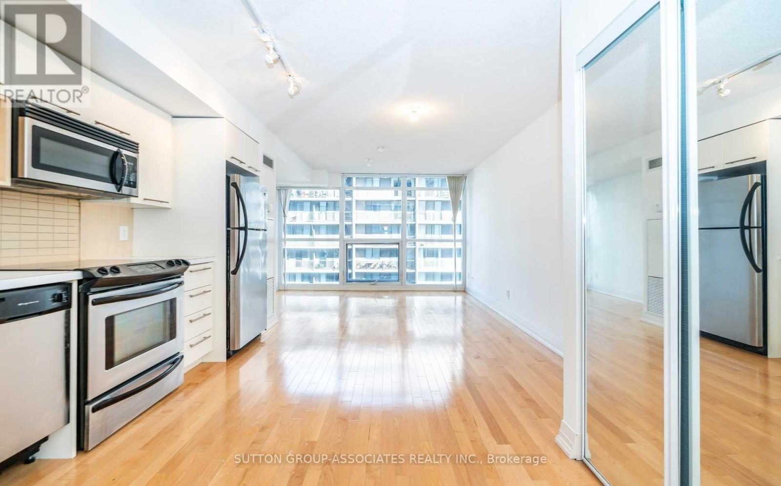 1409 - 25 Carlton Street, Toronto, ON - Indoor Photo Showing Kitchen With Upgraded Kitchen