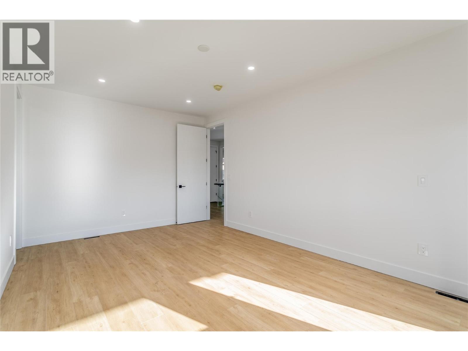 1148 Hume Avenue, Kelowna, BC - Indoor Photo Showing Other Room