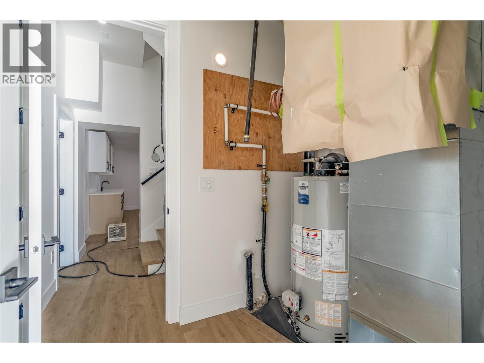 1148 Hume Avenue, Kelowna, BC - Indoor Photo Showing Basement