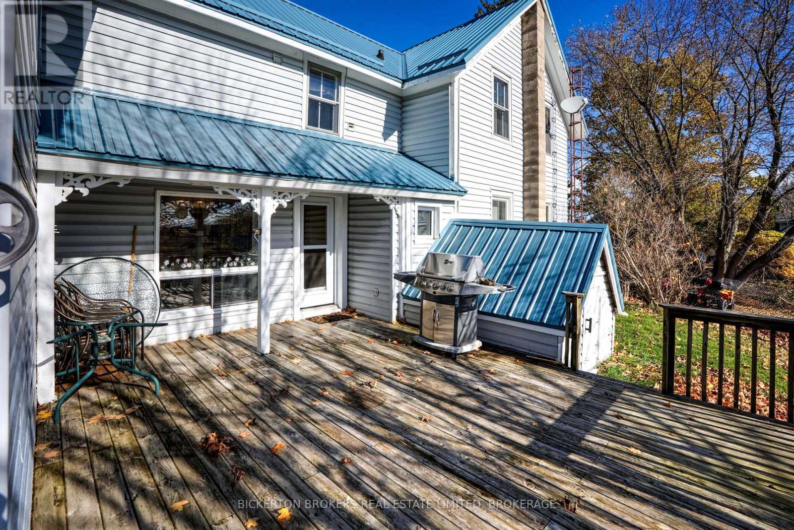 20 Gilbert Street, Lansdowne Village, ON - Outdoor With Exterior