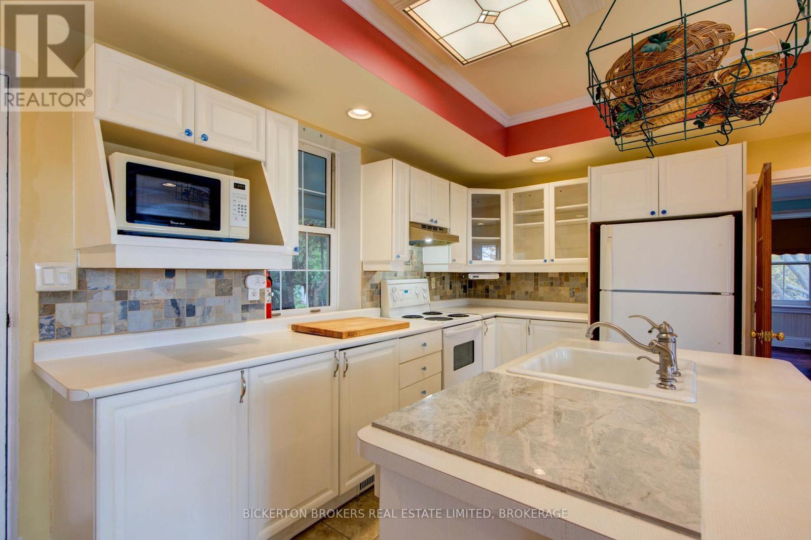 20 Gilbert Street, Lansdowne Village, ON - Indoor Photo Showing Kitchen With Double Sink