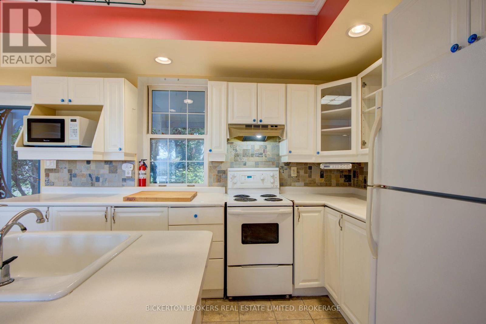 20 Gilbert Street, Lansdowne Village, ON - Indoor Photo Showing Kitchen