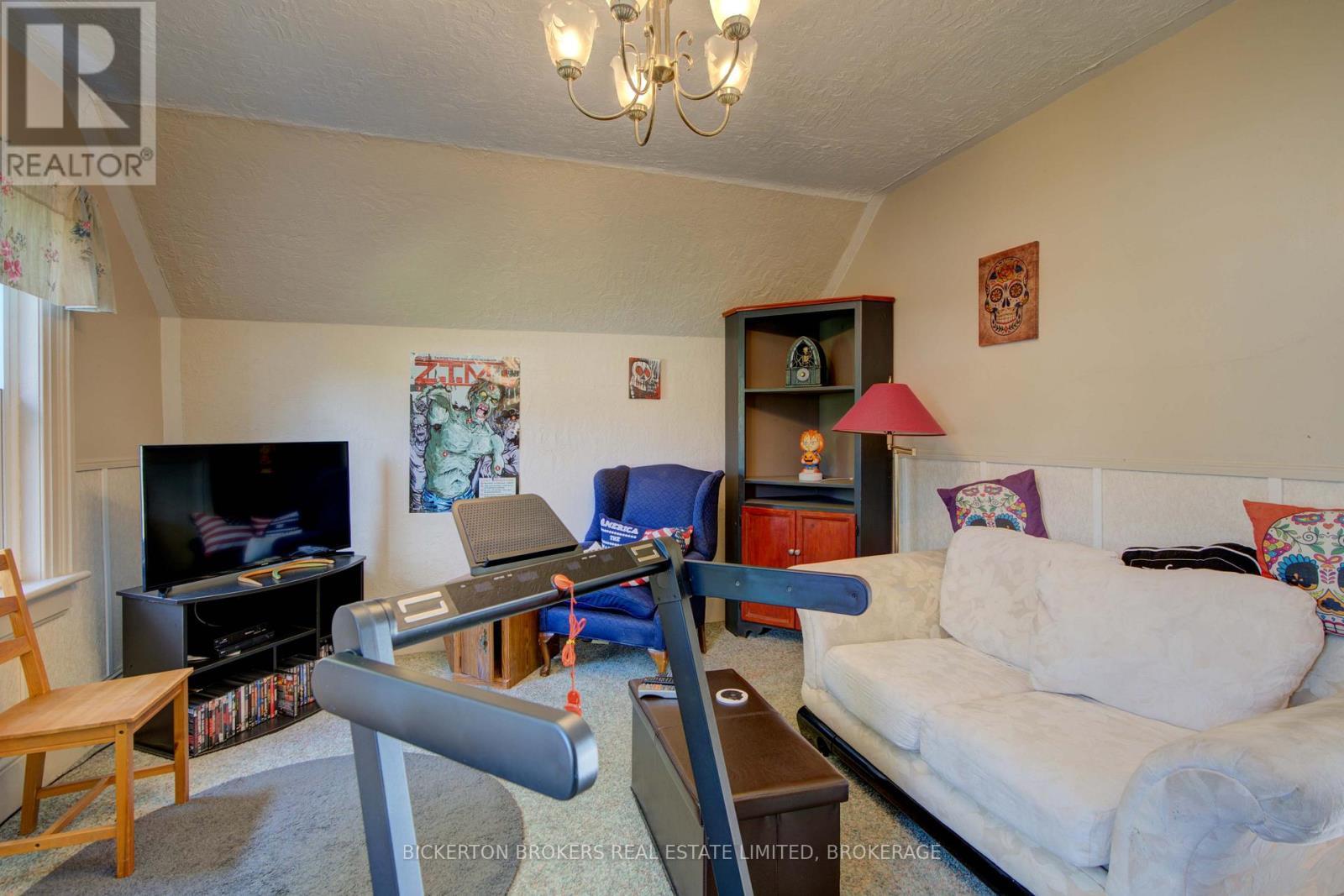 20 Gilbert Street, Lansdowne Village, ON - Indoor