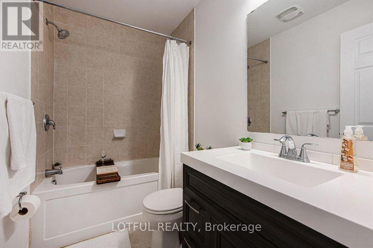 2427 Nutgrove Avenue, Ottawa, ON - Indoor Photo Showing Bathroom