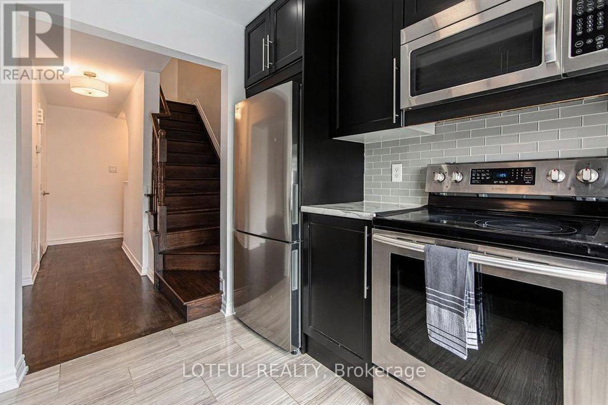 2427 Nutgrove Avenue, Ottawa, ON - Indoor Photo Showing Kitchen
