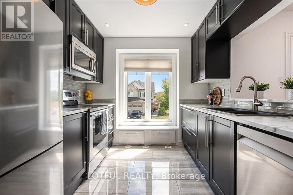 2427 Nutgrove Avenue, Ottawa, ON - Indoor Photo Showing Kitchen With Upgraded Kitchen