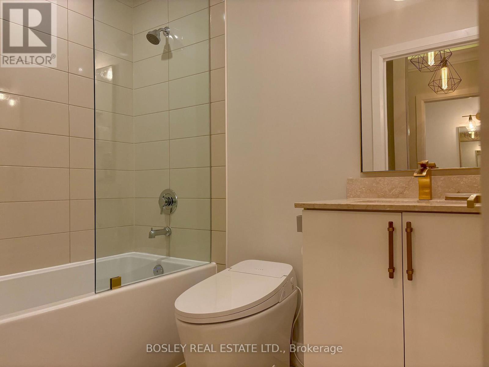 302 - 59 Annie Craig Drive, Toronto, ON - Indoor Photo Showing Bathroom