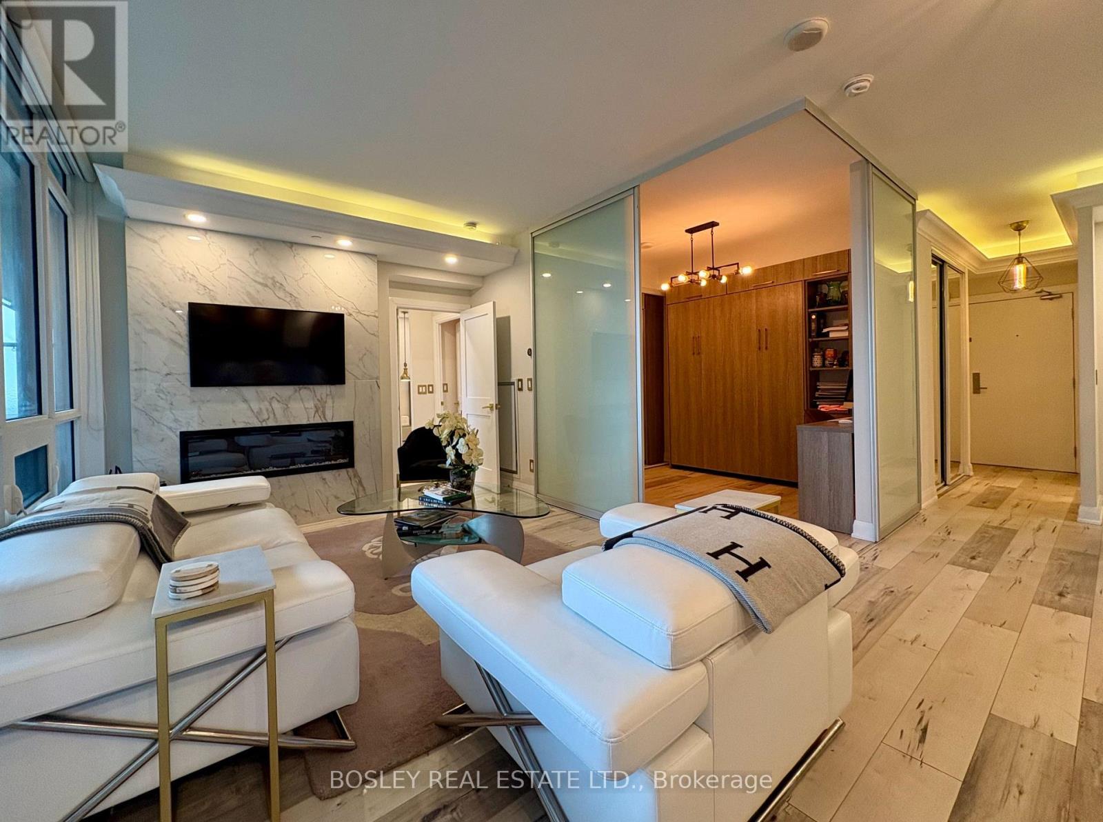 302 - 59 Annie Craig Drive, Toronto, ON - Indoor With Fireplace