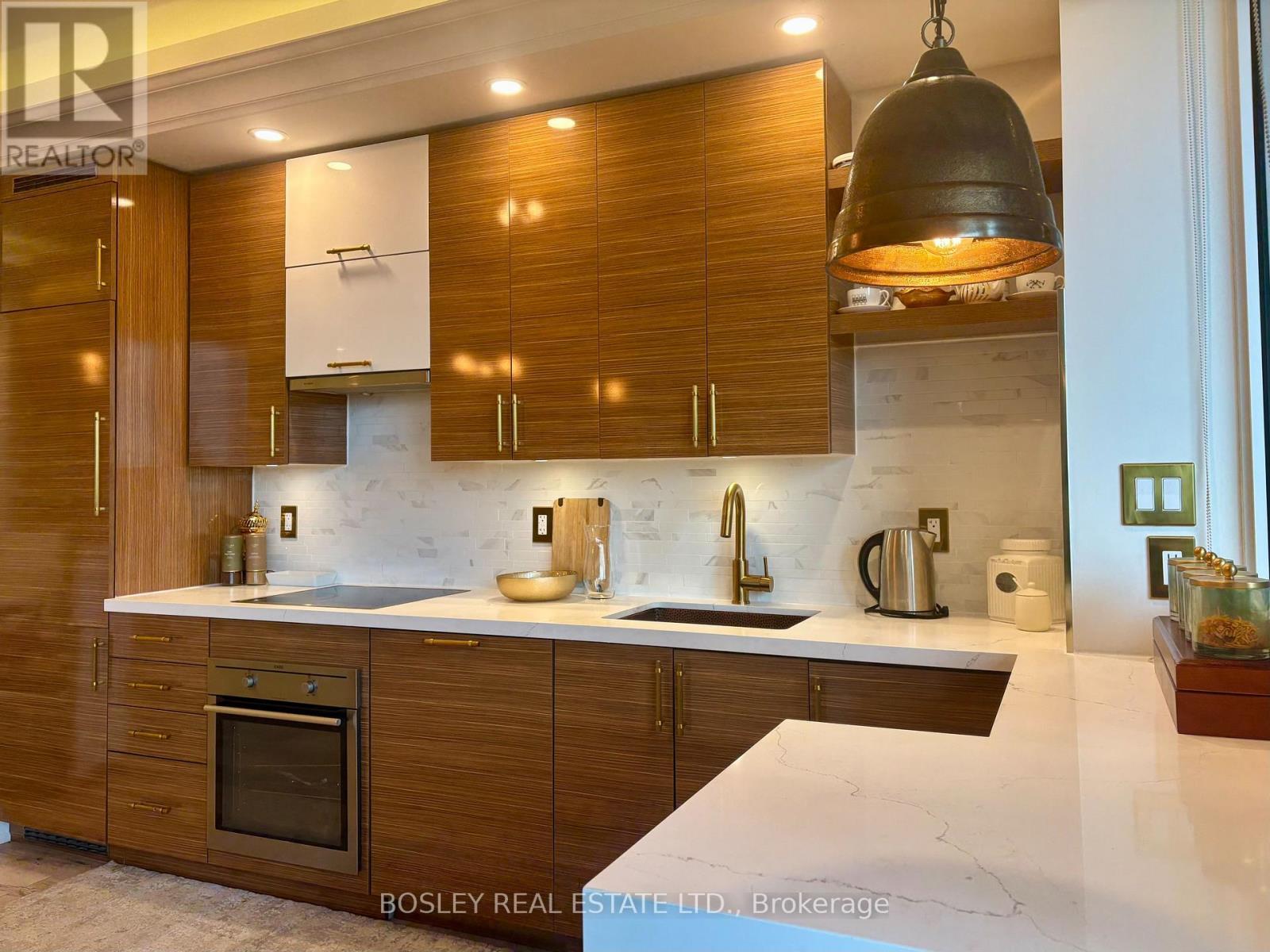 302 - 59 Annie Craig Drive, Toronto, ON - Indoor Photo Showing Kitchen