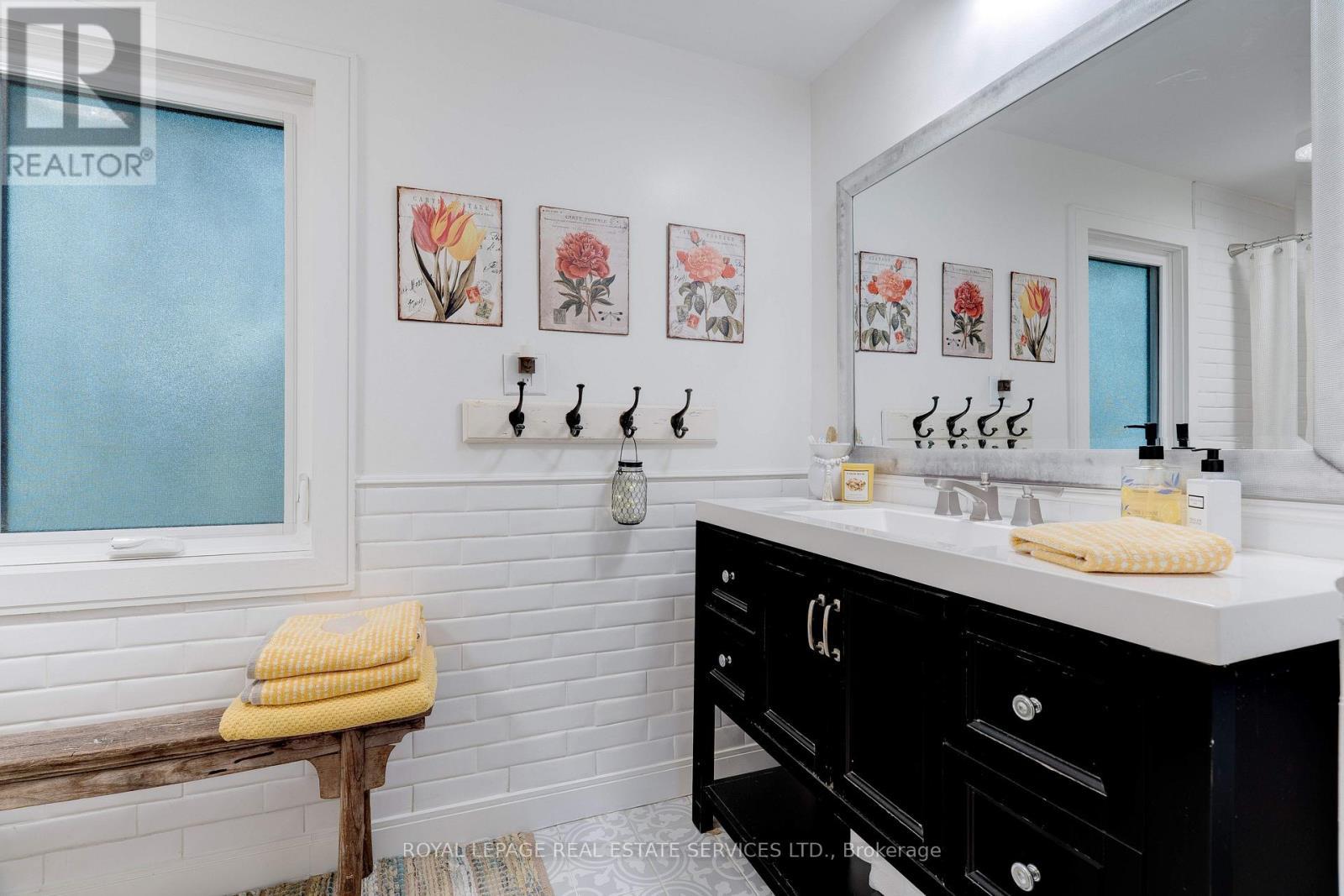 132 Sparling Court, Oakville, ON - Indoor Photo Showing Bathroom