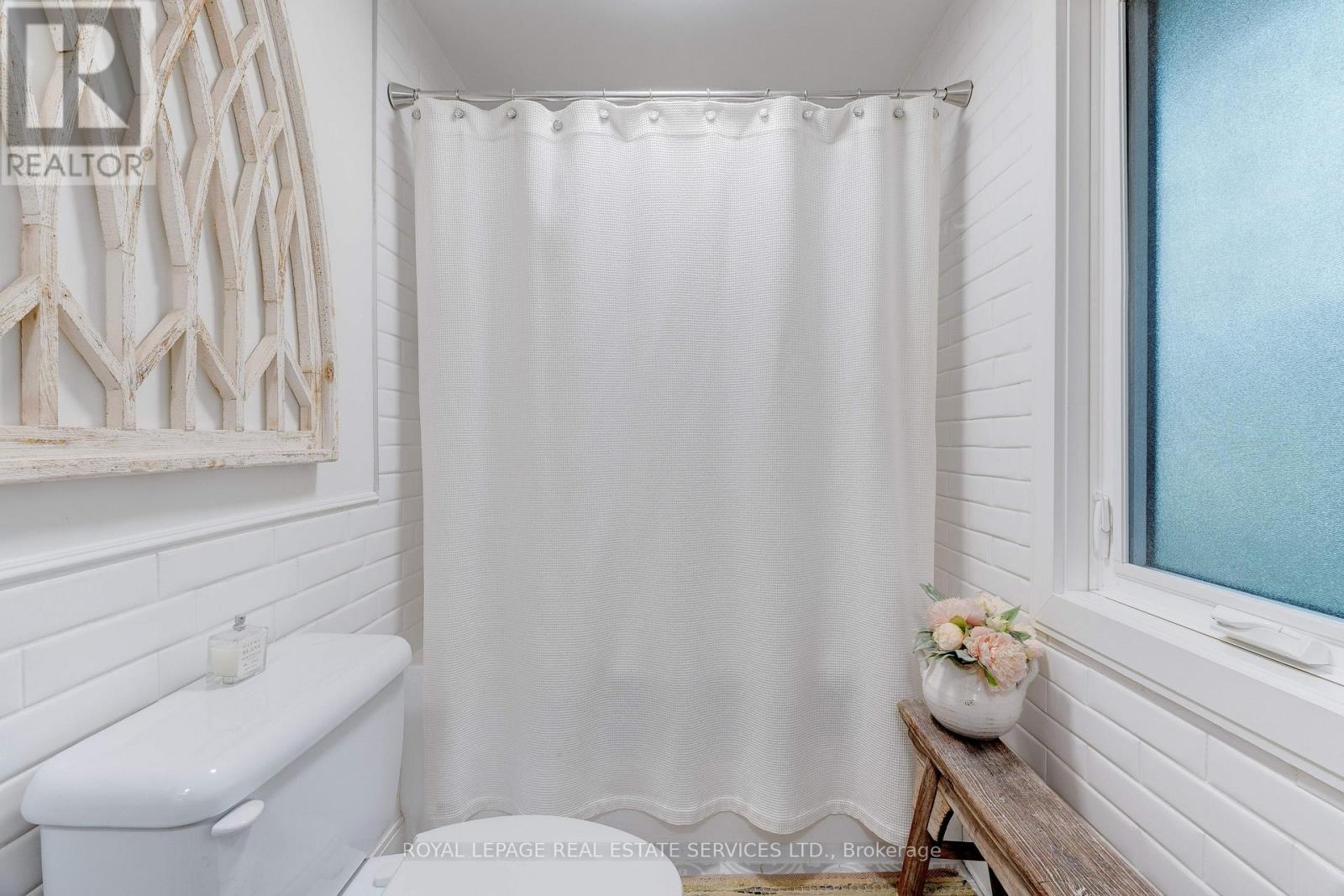 132 Sparling Court, Oakville, ON - Indoor Photo Showing Bathroom