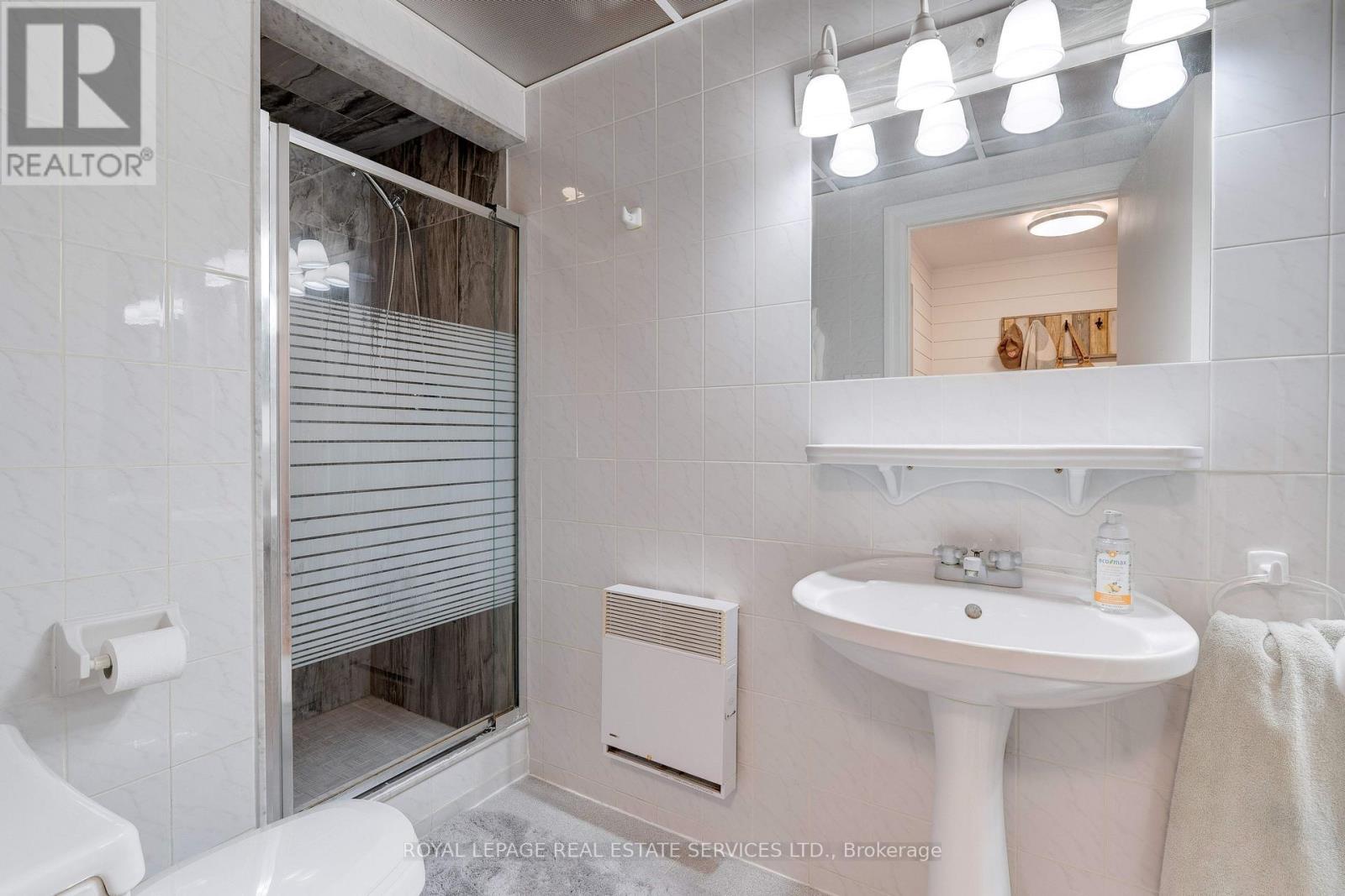 132 Sparling Court, Oakville, ON - Indoor Photo Showing Bathroom