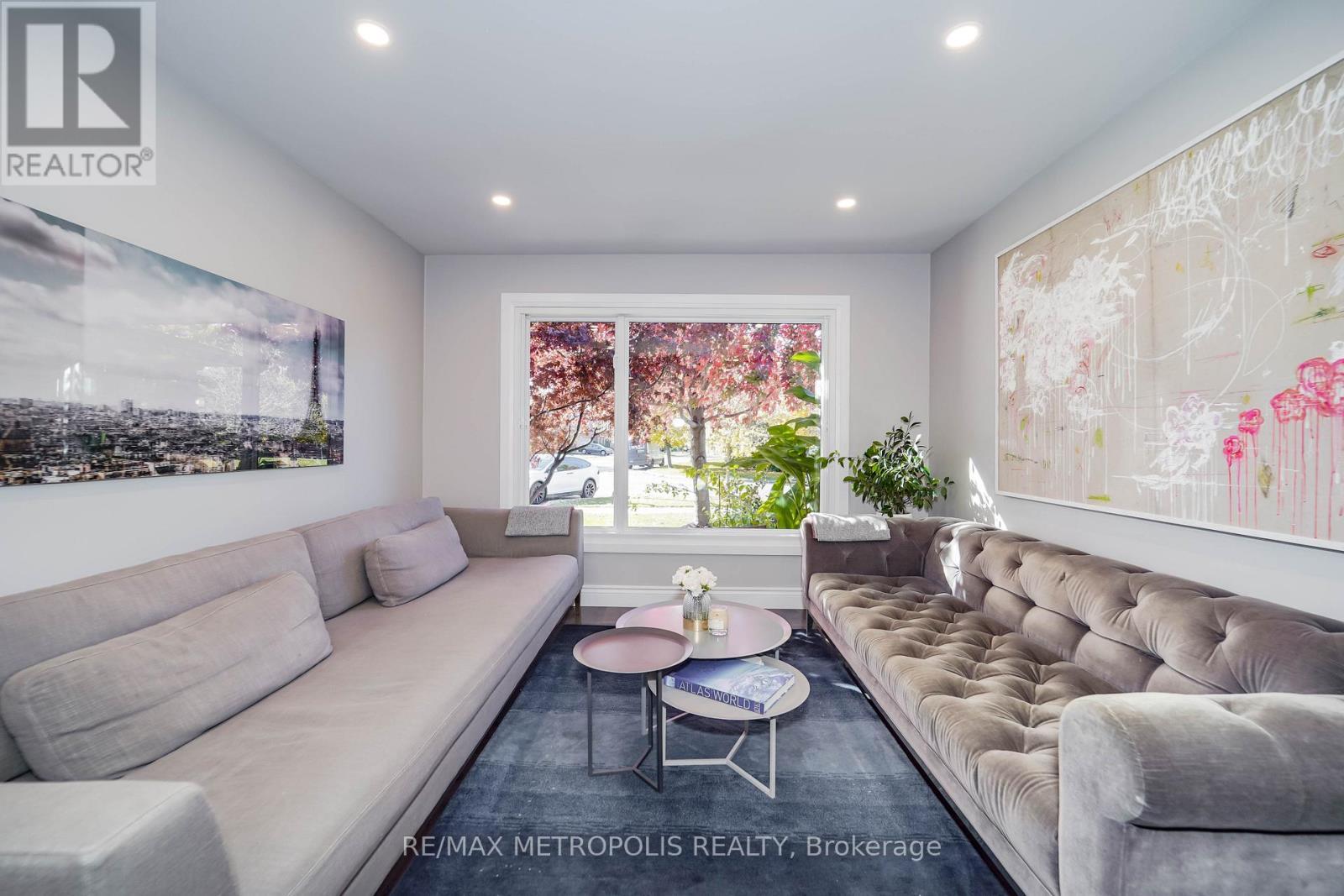 4392 Grassland Crescent, Mississauga, ON - Indoor Photo Showing Living Room