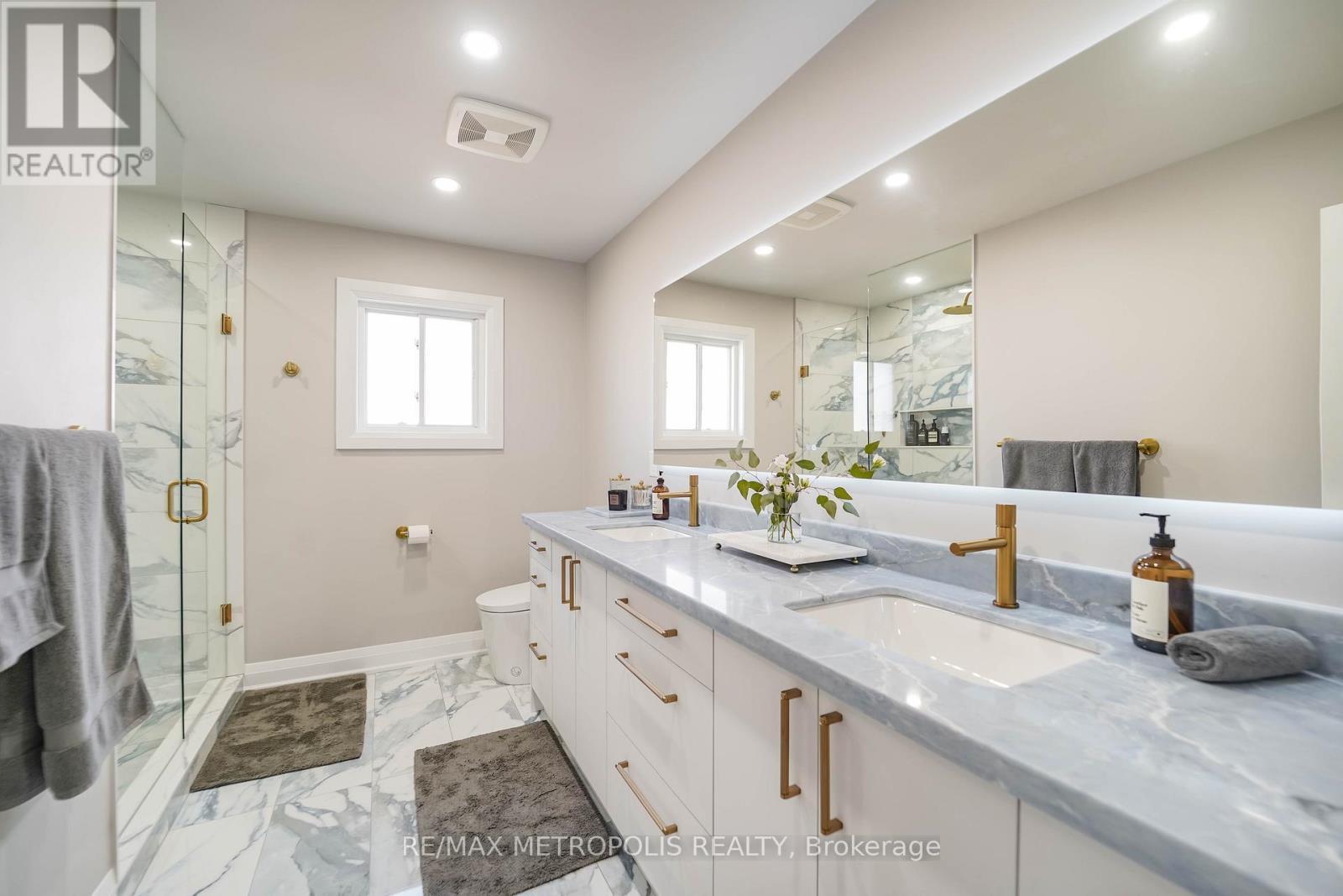 4392 Grassland Crescent, Mississauga, ON - Indoor Photo Showing Bathroom