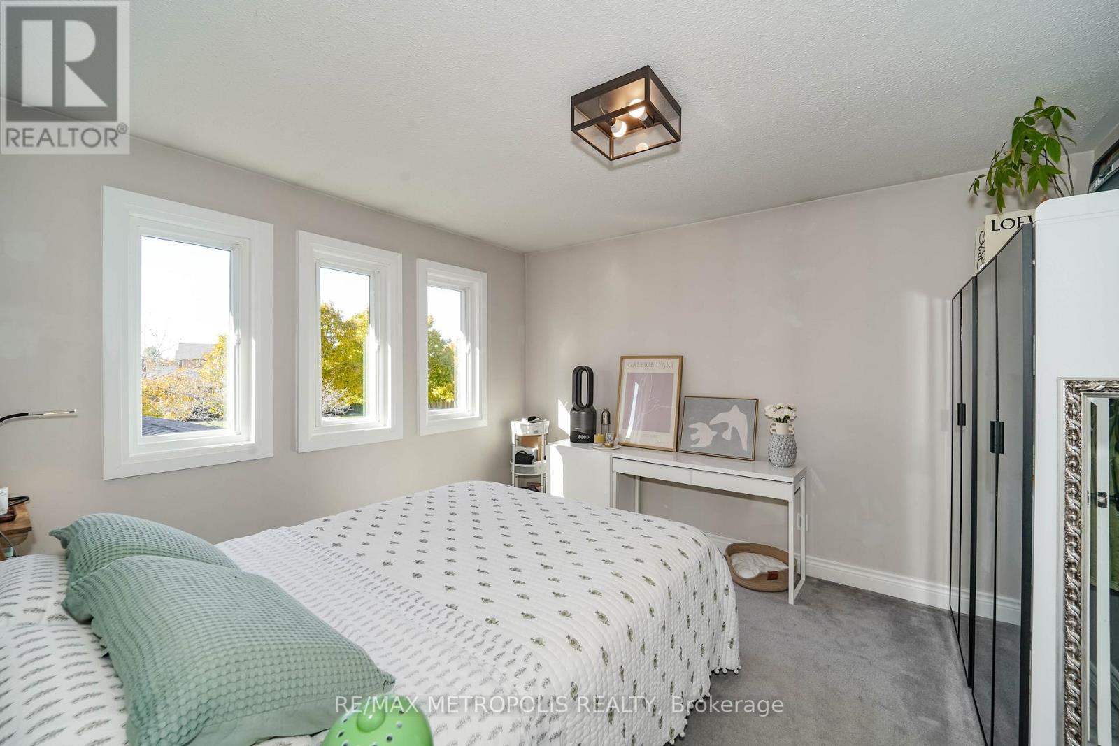 4392 Grassland Crescent, Mississauga, ON - Indoor Photo Showing Bedroom