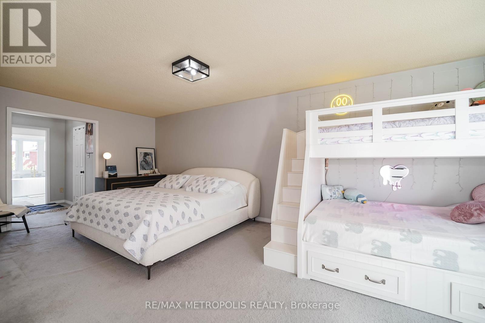 4392 Grassland Crescent, Mississauga, ON - Indoor Photo Showing Bedroom