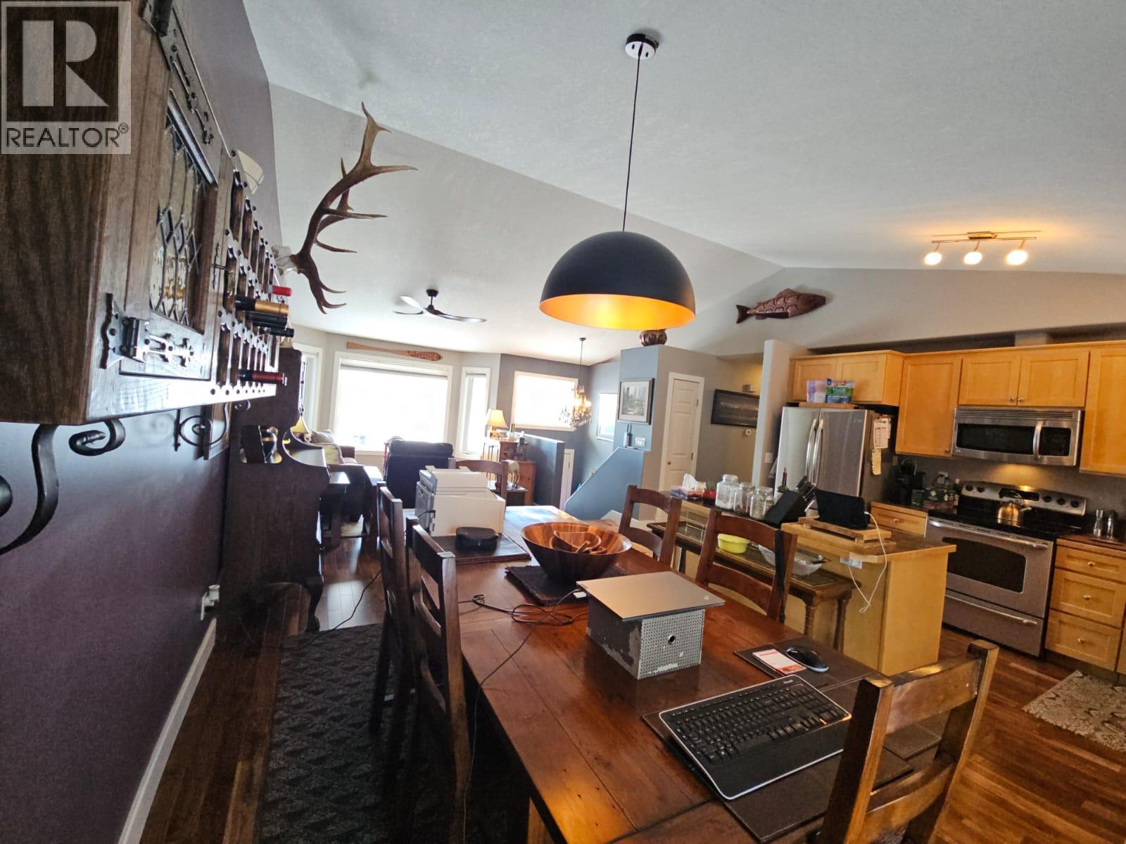 84 Wolverine Avenue, Tumbler Ridge, BC - Indoor Photo Showing Kitchen
