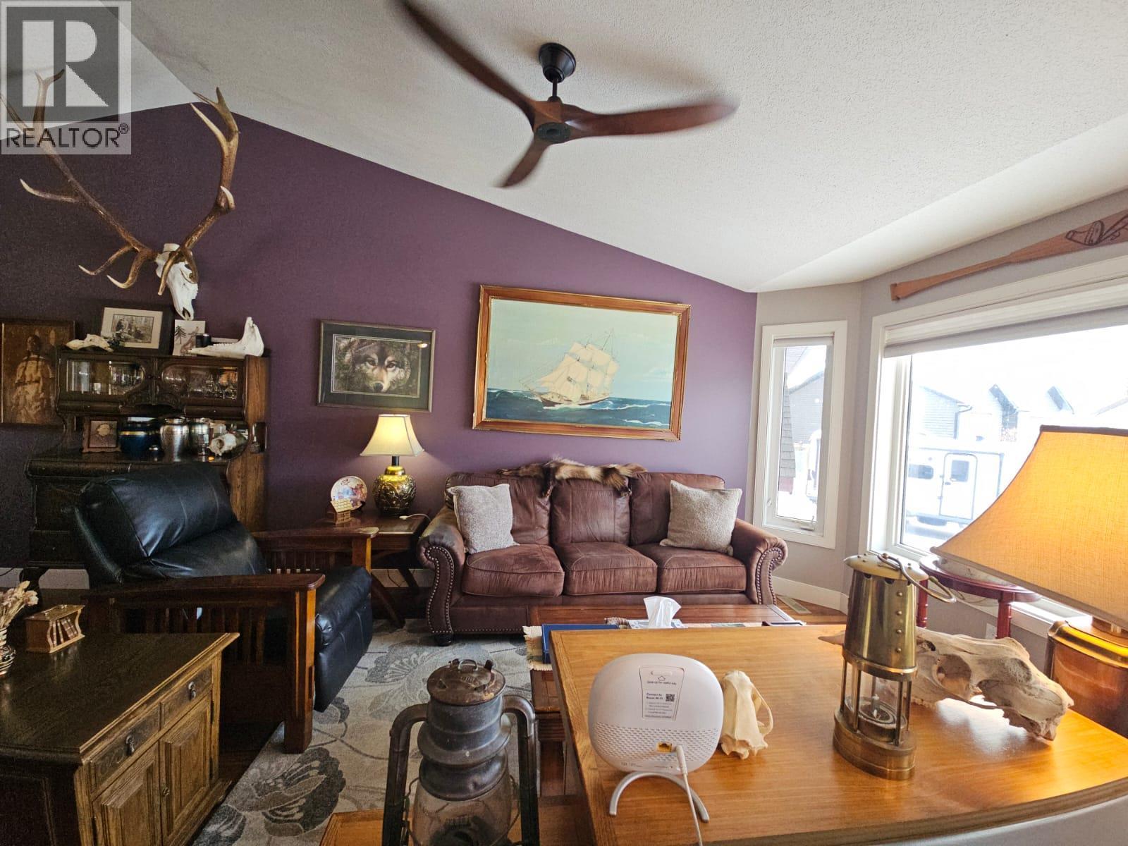 84 Wolverine Avenue, Tumbler Ridge, BC - Indoor Photo Showing Living Room
